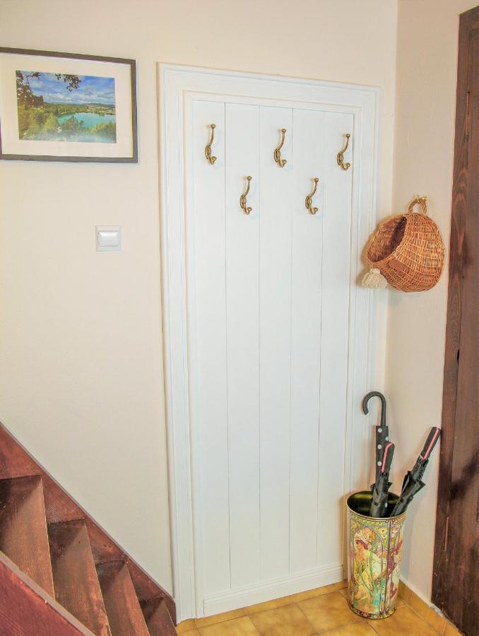 Apple Tree House Villa Lubin  ภายนอก รูปภาพ