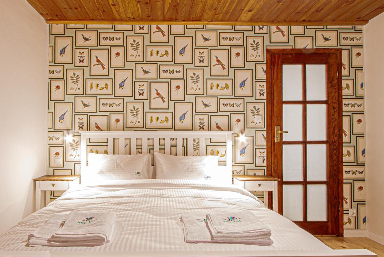 Apple Tree House Villa Lubin  ภายนอก รูปภาพ