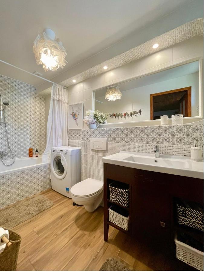 Apple Tree House Villa Lubin  ภายนอก รูปภาพ