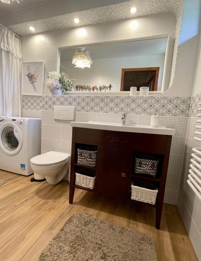 Apple Tree House Villa Lubin  ภายนอก รูปภาพ